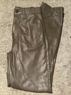 Abercrombie & Fitch 90’s Straight High-Rise Pants Vegan Leather 2/26